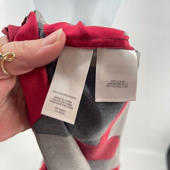 Anne Klein silk top blouse geometric print flowy Large pleated red gray grey bla - Picture 4 of 9